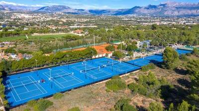 albir-garden-tennisbanen-500x280